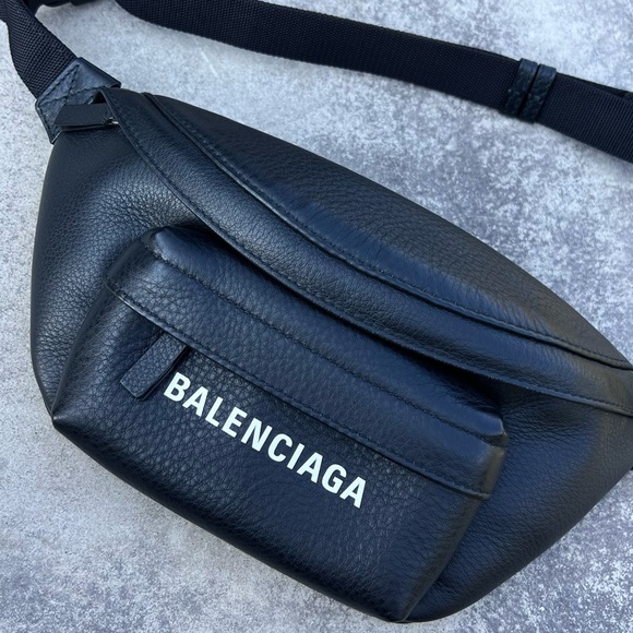 BALENCIAGA EVERYDAY BELTPACK - Picture 2 of 3